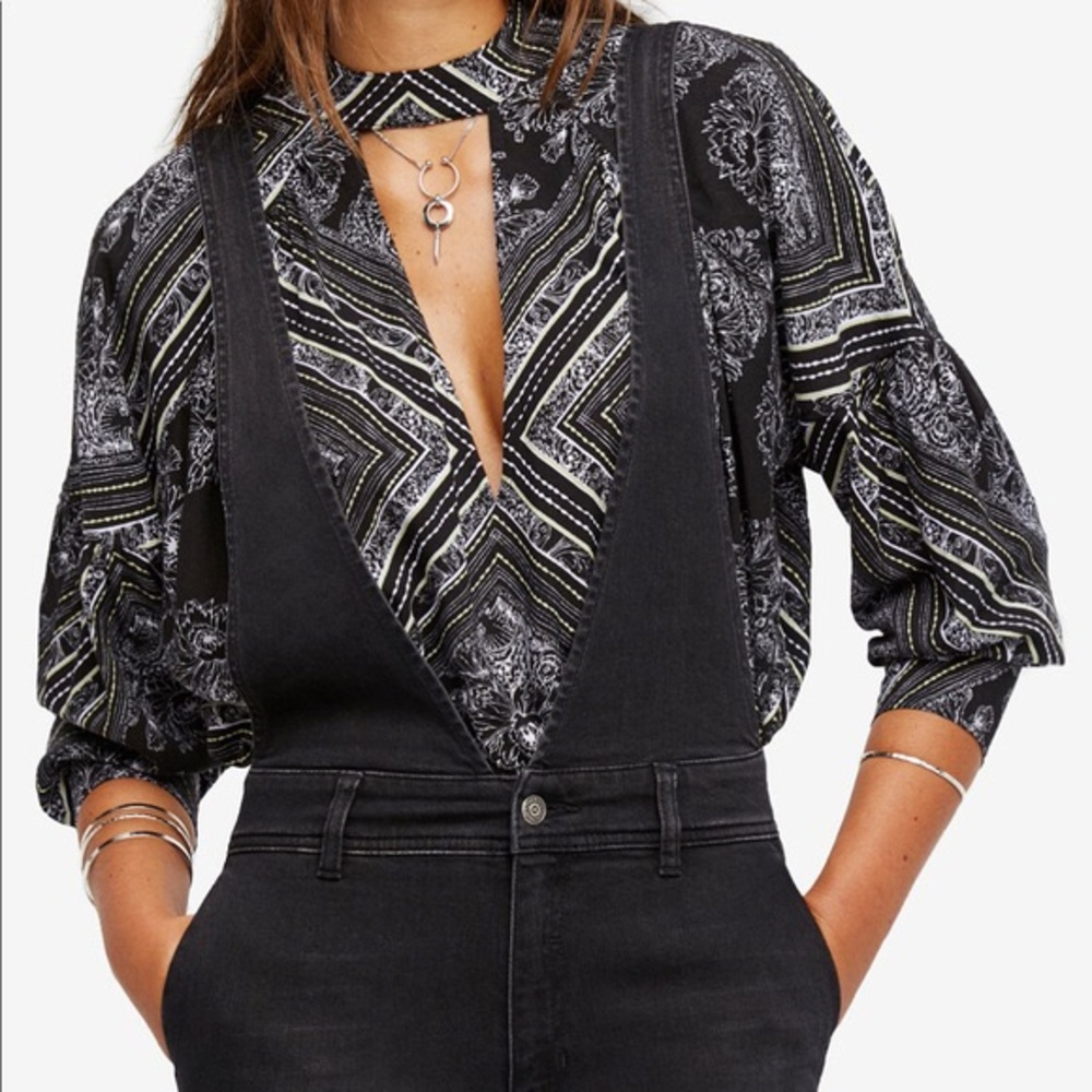 Free people walking‎ on a dream black keyhole Tunic